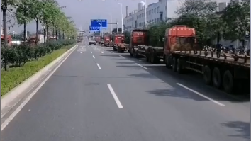 海运价钱连跌23周，，，，，，，大宗空箱群集口岸！集装箱物流司机提前回老家过年