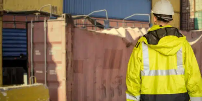 有什么缘故原由导致海运集装箱运输途中损坏？？？？？？